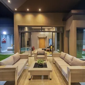 Villa Palms Edge Avec Piscine&jardin Privés, Marrakesh
